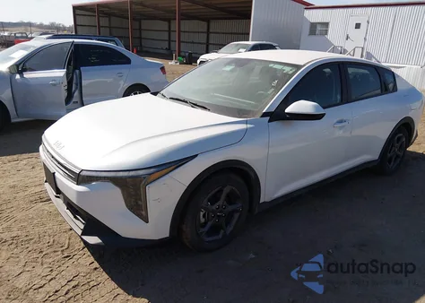 2025 Kia K4 Lxs из США, поврежденный, VIN 3KPFT4DE0SE065035